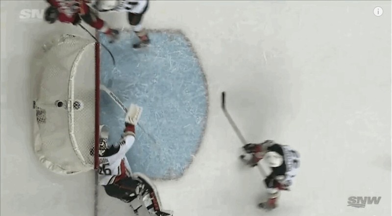 John Gibson frustre Sean Monahan avec un superbe reflexe