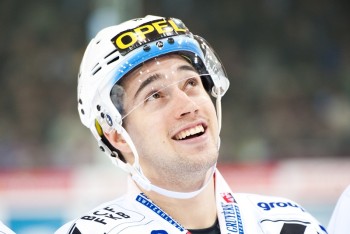 Sandro Brügger prolonge à Fribourg, mais jouera à Red Ice qui serait le nouveau partenaire de Gottéron