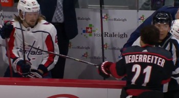 Erik Karlsson erzielt sein erstes Tor im Dress der Sharks