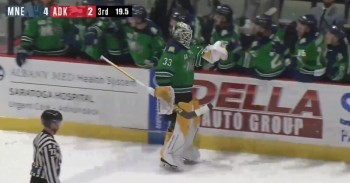 Le gardien  François Brassard y va de son petit but