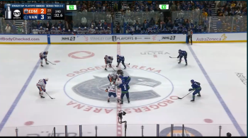 Les Canucks battent les Oilers dans la dernière minute de jeu