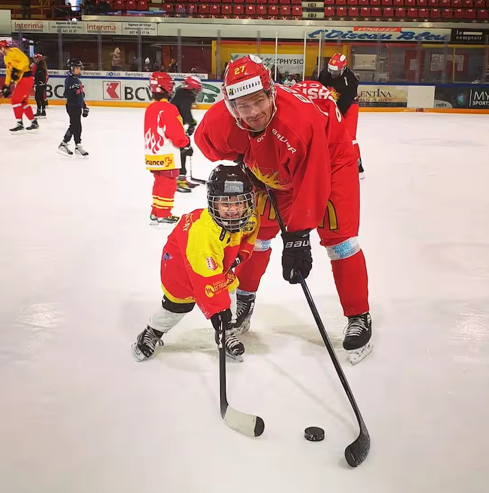 Éric Castonguay ne manque pas d'éloges sur la formation des tout jeunes en Suisse