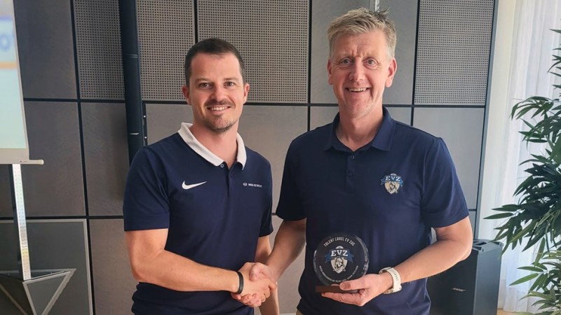 EV Zug und EHC Winterthur für grossartige Ausbildung ausgezeichnet