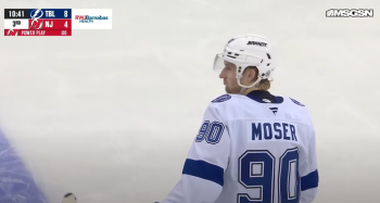 Janis Moser erzielt ein unwahrscheinliches Tor