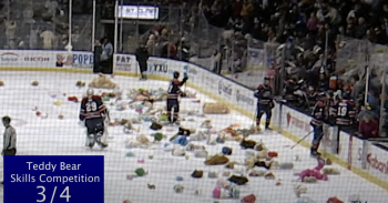 Un joueur suspendu pour avoir... lancé des peluches dans les gradins