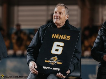 Les maillots retirés, la gloire ultime