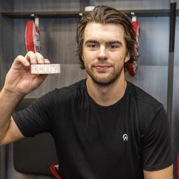 25e but de la saison et 400e point en NHL pour Nico Hischier