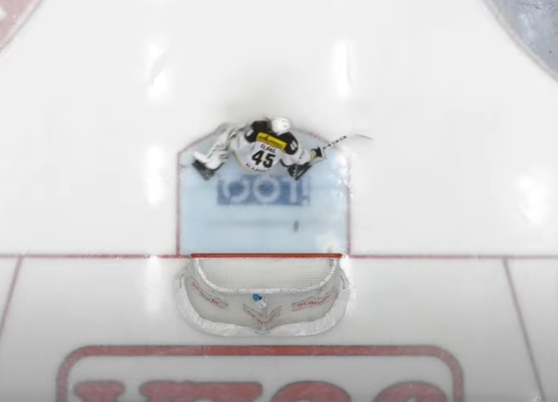 Un gardien qui se fabrique un malheureux autogoal