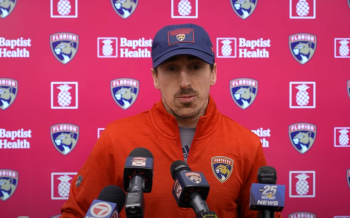 Une première conférence de presse émotive pour Brad Marchand