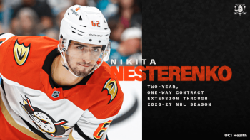 Nikita Nesterenko prolonge avec les Ducks pour deux saisons