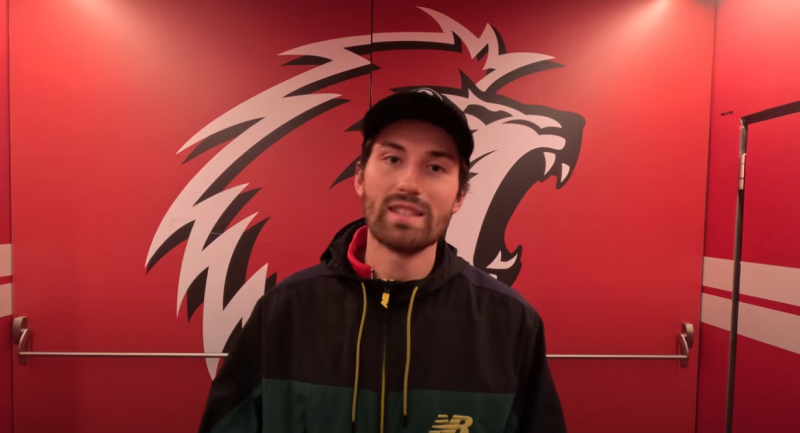 Brendan Perlini nous offre une visite des vestiaires... du Lausanne HC