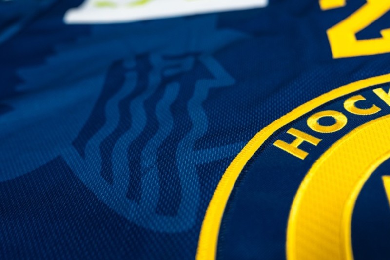 Davos dévoile à son tour son nouveau maillot