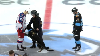 Die Zeremonien vor den Spielen sind in der KHL eindeutig etwas Besonderes