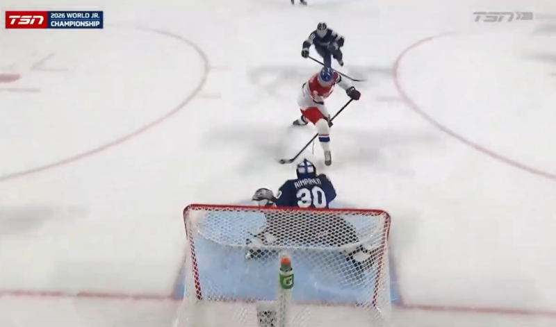 Adam Jiricek offre la victoire à la Tchéquie d'un but entre les jambes