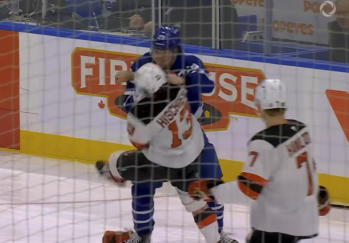 Un rare combat pour Nico Hischier