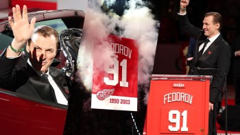 Les images du retrait du maillot de Sergei Fedorov