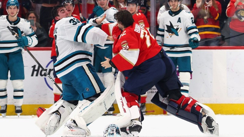 Un rare combat de gardien en NHL