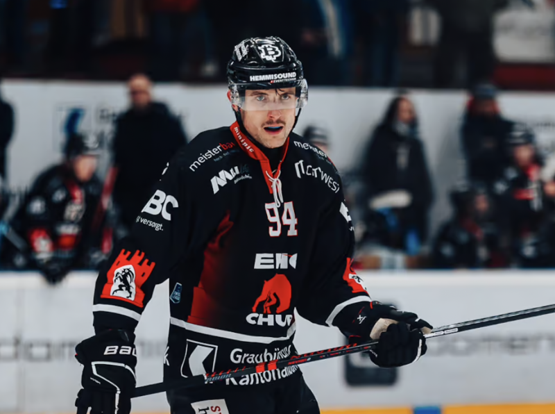 Le EHC Coire prolonge avec Denys Rubanik